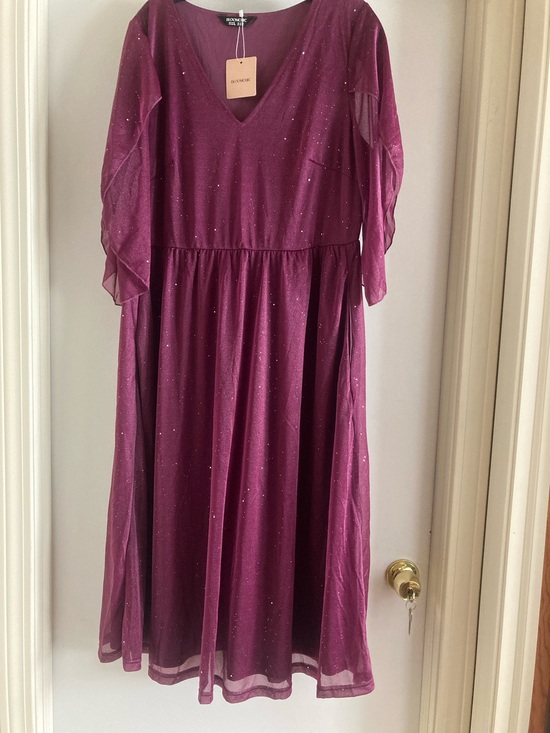 Bloomchic Dresses & Skirts - Bloomchic Formal Wine Color Midi Dress Fully Lined.